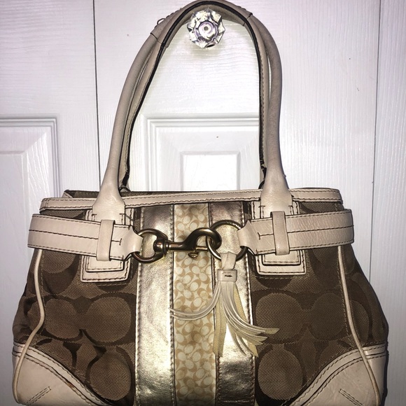 Coach Handbags - ✨HP✨ Coach signature shoulder bag